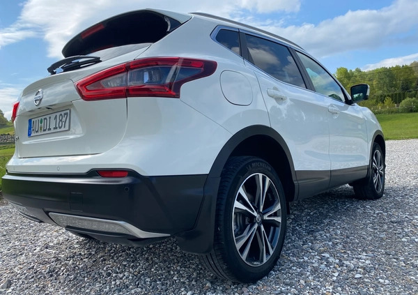 Nissan Qashqai cena 76999 przebieg: 125000, rok produkcji 2019 z Pabianice małe 704